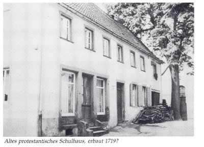 Altes_protestantisches_Schulhaus_400